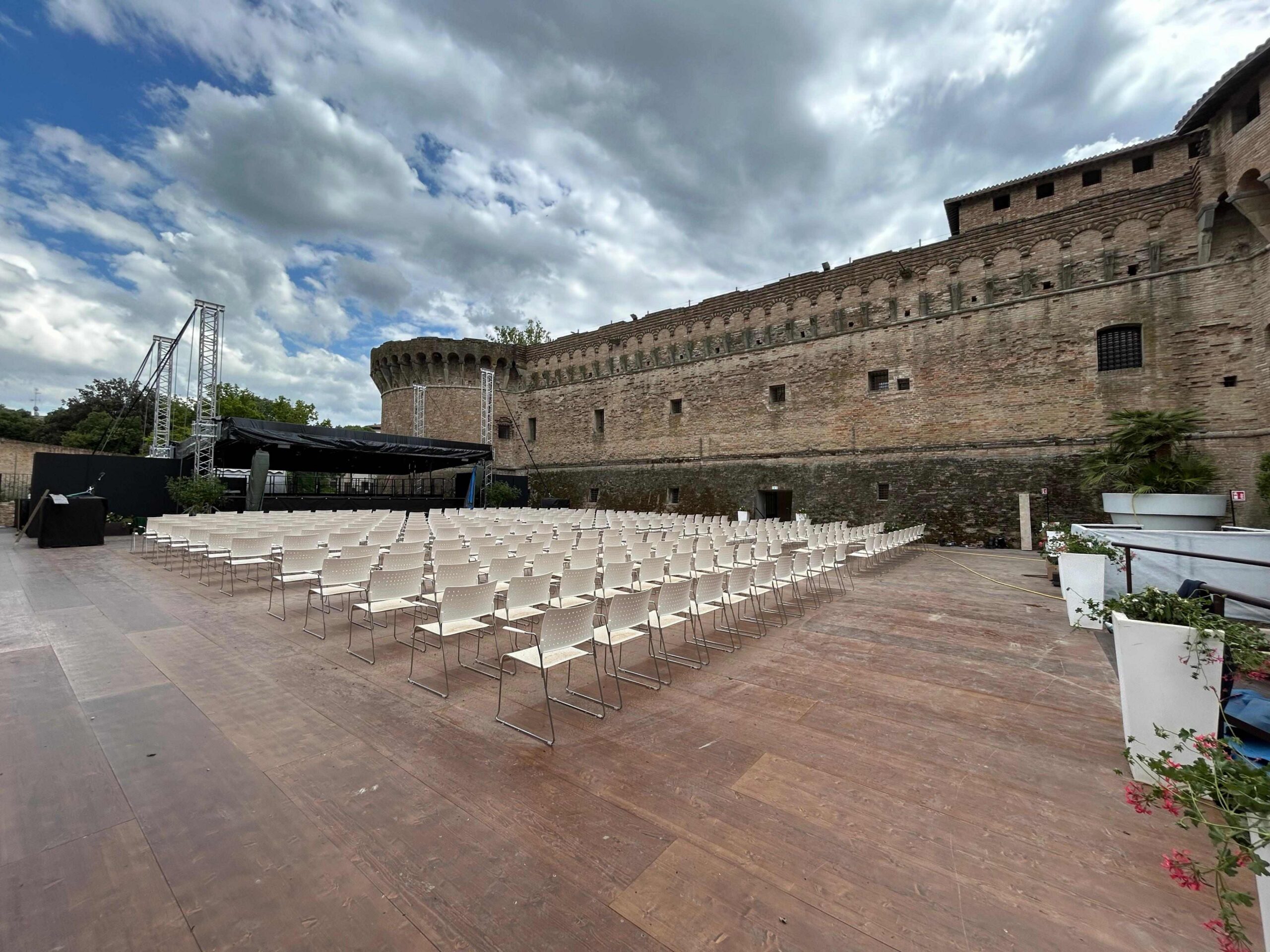 15 LUGLIO 2026 – EVENTO – All’Arena della Rocca “Sulle ali del sogno”. Reading narrativo e musicale sulla storia dell’aviazione femminile.